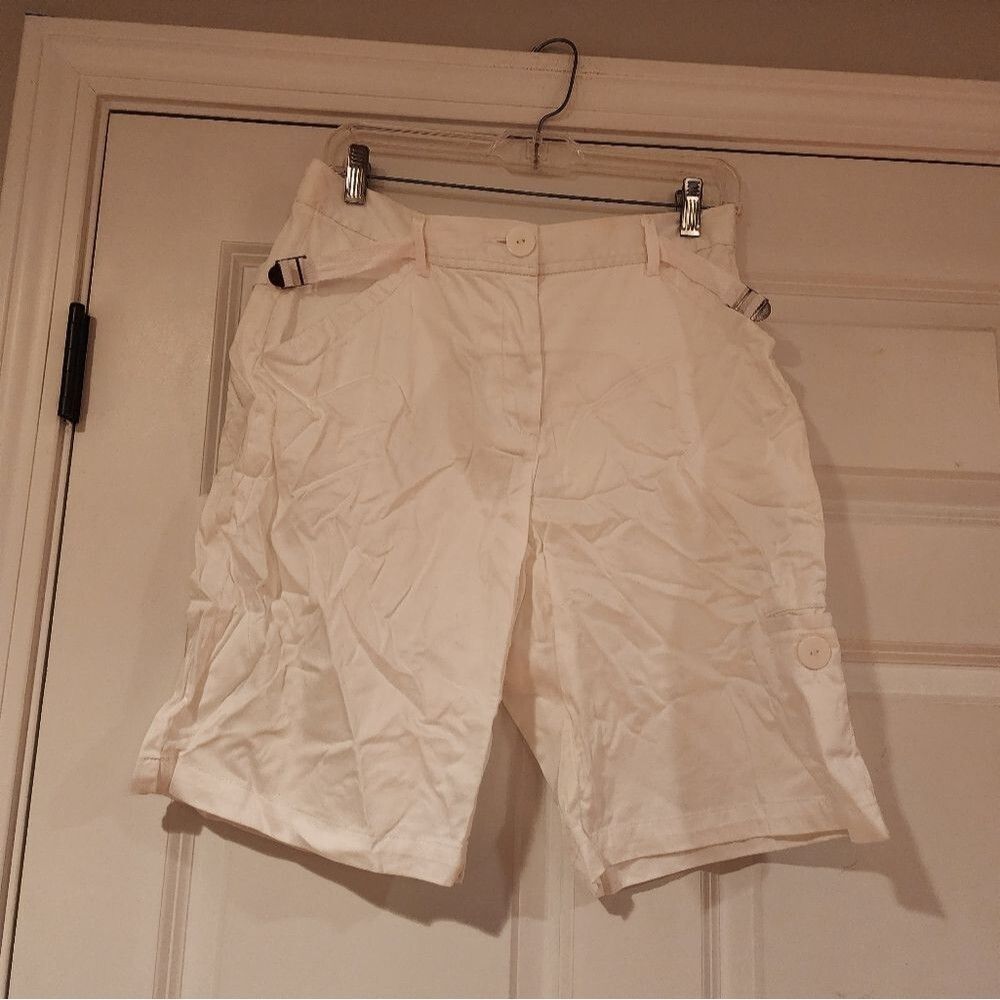 Onque Casuals white bermuda shorts Size 8